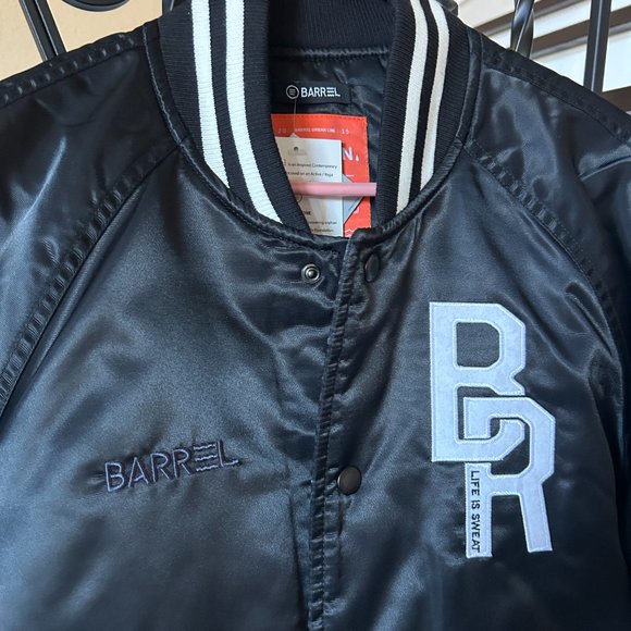 Barrel Women's Large Black Jacket NWT - Picture 2 of 9